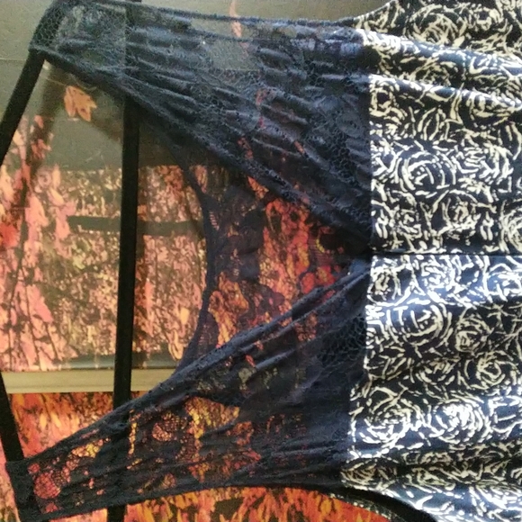 Bb Dakota lace and flora blue cocktail dress - Picture 2 of 4